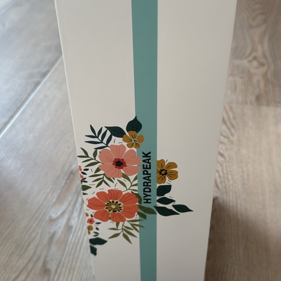 Blue Wild Flower HydraPeak 32 Oz - Picture 3 of 4